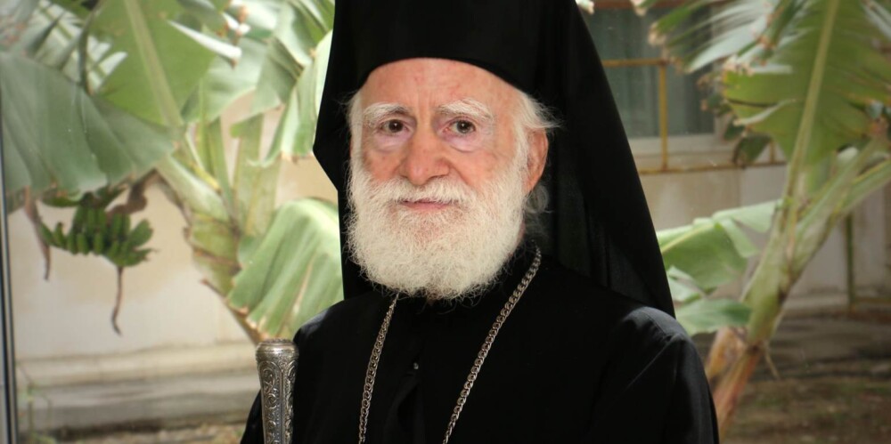 L’Église de Crète libère l’archevêque Irénée de ses fonctions.