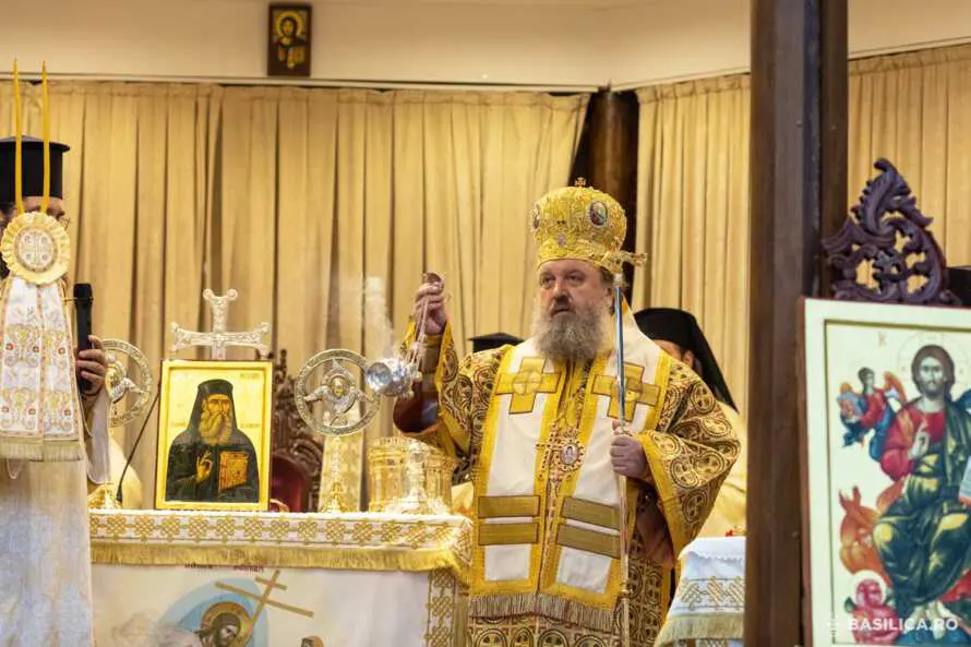 Les Bucarestois ont affronté le mauvais temps pour vénérer saint Nectaire d’Égine