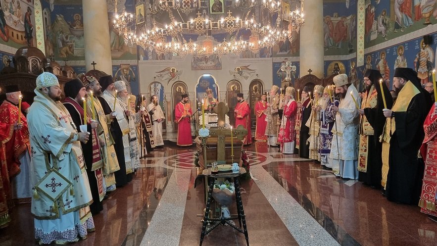 Adieux dans la prière à mgr luc, évêque serbe d’europe occidentale, au monastère de l’entrée au temple de la très sainte mère de dieu à topčider (belgrade)