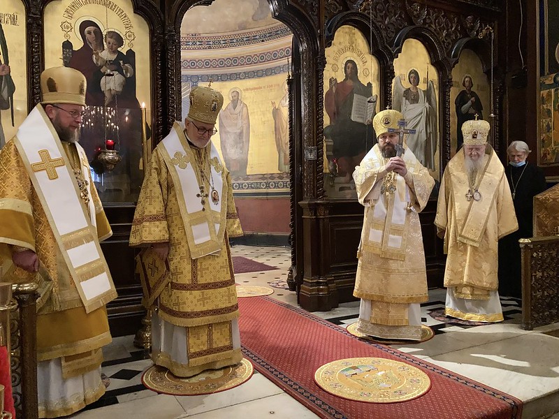 Visite du métropolite Hilarion de Volokolamsk à la cathédrale Saint-Alexandre-Nevsky à Paris