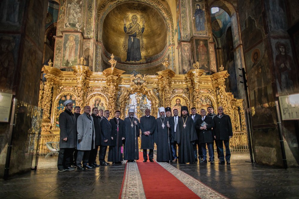 Les membres du Conseil panukrainien des Églises et organisations religieuses ont prié pour la paix en Ukraine dans la cathédrale Saint-Sophie￼