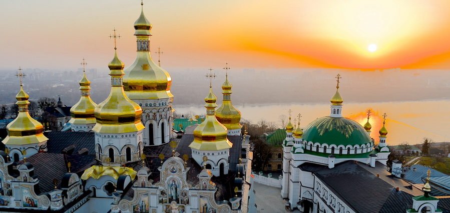 Toutes les églises de Kiev ouvertes pour offrir un abri contre les bombardements et les tirs d’obus