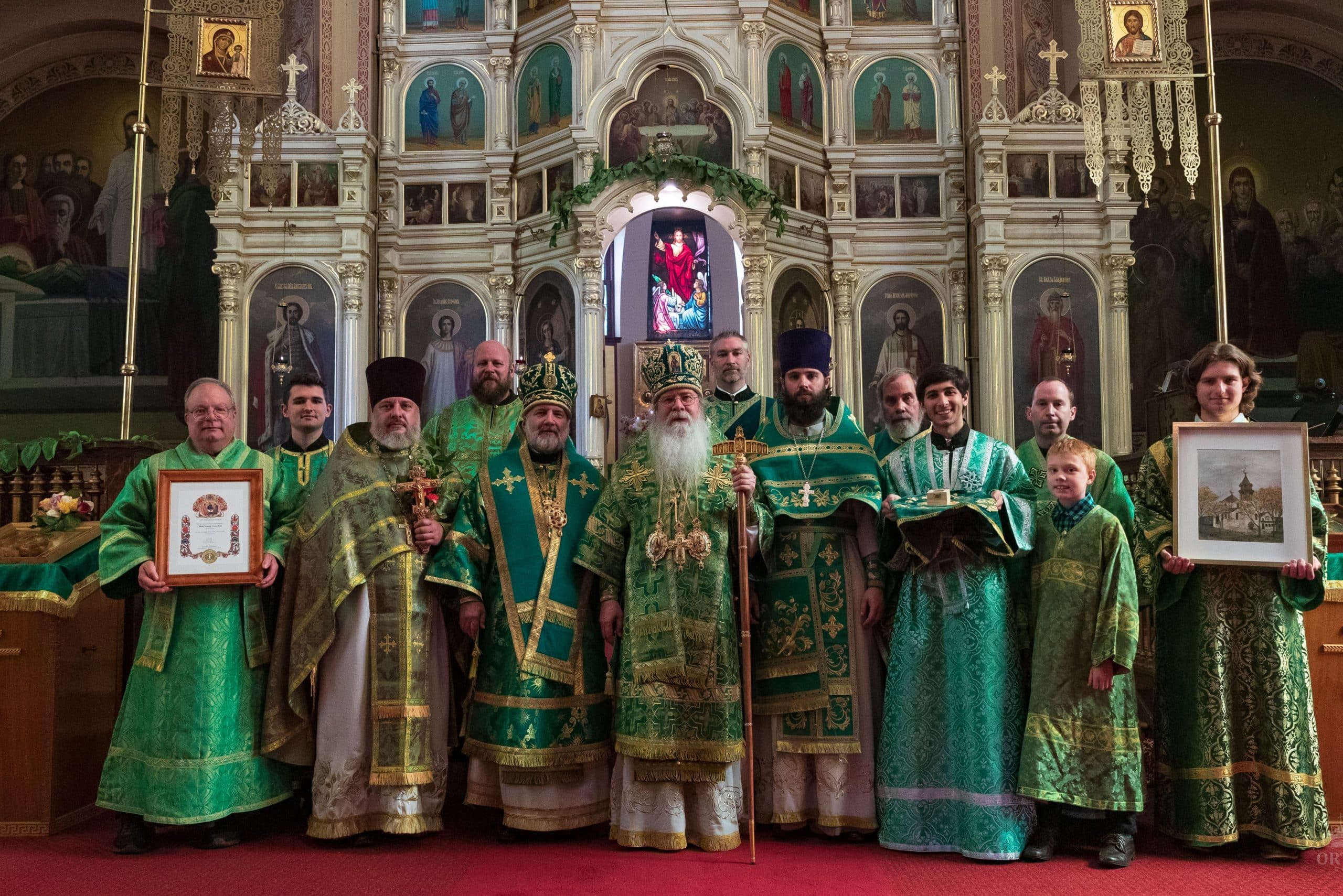 Le métropolite tikhon (oca), a présidé les célébrations du 130e anniversaire de la cathédrale orthodoxe de la sainte-trinité à chicago