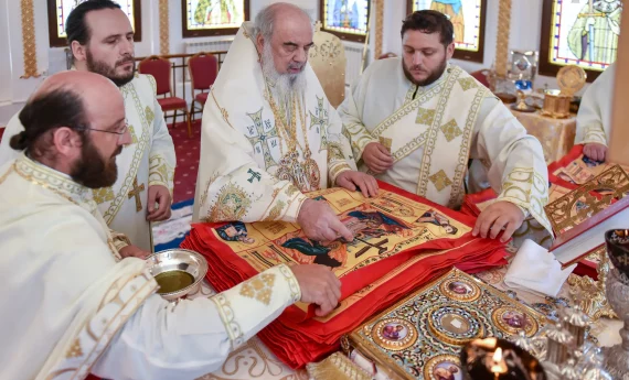 Près de 1 300 antimensions ont été consacrés par le patriarche de Roumanie.