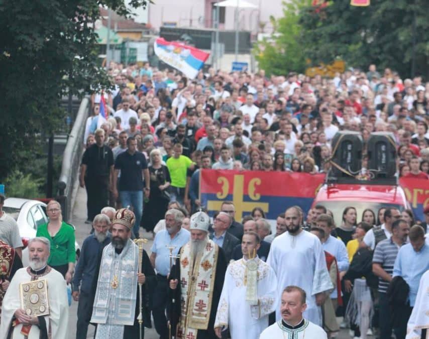 Des milliers de fidèles ont participé à la procession de saint pierre et saint paul au monténégro