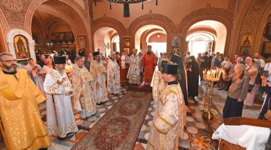 Le patriarche Théophile III de Jérusalem et de toute la Palestine visite le monastère russe de Gethsémani