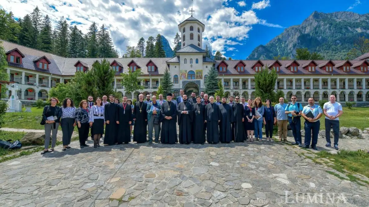 Colloque de l’Agence de presse orthodoxe roumaine « Ziarul Lumina » : 12 recommandations pour la communication de l’Église dans la société