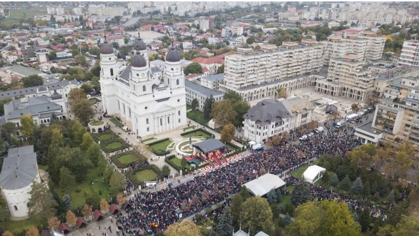 35 000 personnes sont venues pour a fête de sainte parascève à iaşi, en roumanie 
