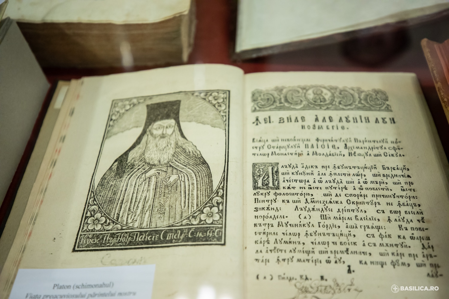 Une exposition des manuscrits et des ouvrages philocaliques imprimés des disciples de saint Païssy de de Neamț (Velitchkovsky) à Bucarest