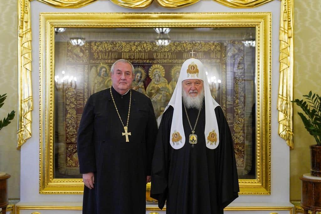 Le patriarche Cyrille et le secrétaire général par intérim du Conseil œcuménique se rencontrent à Moscou et conviennent que la guerre ne peut pas être sainte