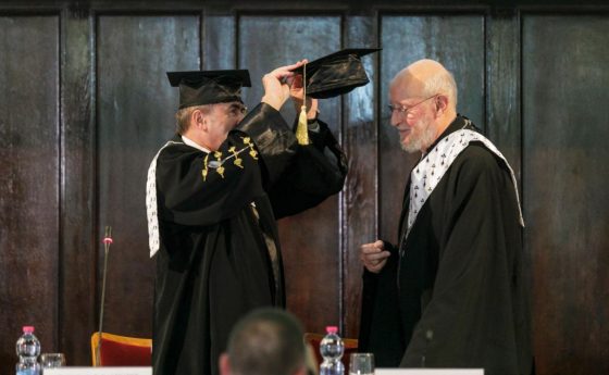Père Marc-Antoine Costa de Beauregard a reçu le titre de docteur Honoris Causa de l’Université « Alexandru Ioan Cuza ».