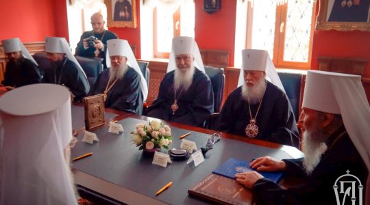 Nouveaux textes liturgiques en slavon publiés par le Saint-Synode de l’Église orthodoxe ukrainienne