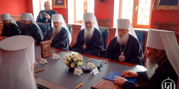 Nouveaux textes liturgiques en slavon publiés par le Saint-Synode de l’Église orthodoxe ukrainienne