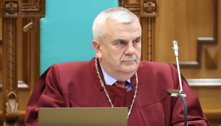 La cour constitutionnelle d’ukraine : « les personnes auxquelles la décision de la cour s’appliquera seront déterminées par des spécialistes en études religieuses »