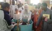 Baptême <strong>collectif </strong>de 60 catéchumènes le jour de Noël en Tanzanie