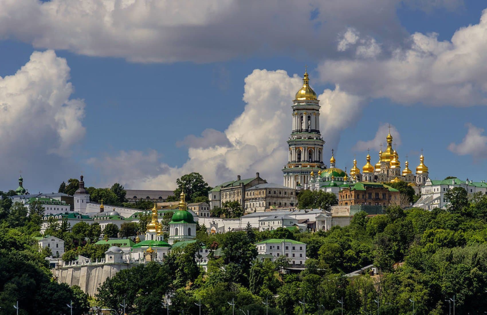 L’Église orthodoxe ukrainienne pourrait perdre le droit d’utiliser une partie importante de la laure des grottes de kiev avant le nouvel an