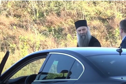 Le patriarche serbe a été refoulé à la frontière du Kosovo (vidéo)