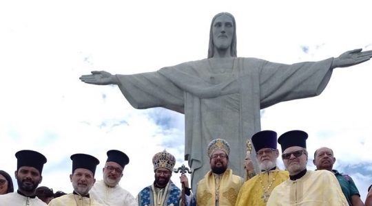 Liturgie panorthodoxe devant la statue du Christ à Rio de Janeiro