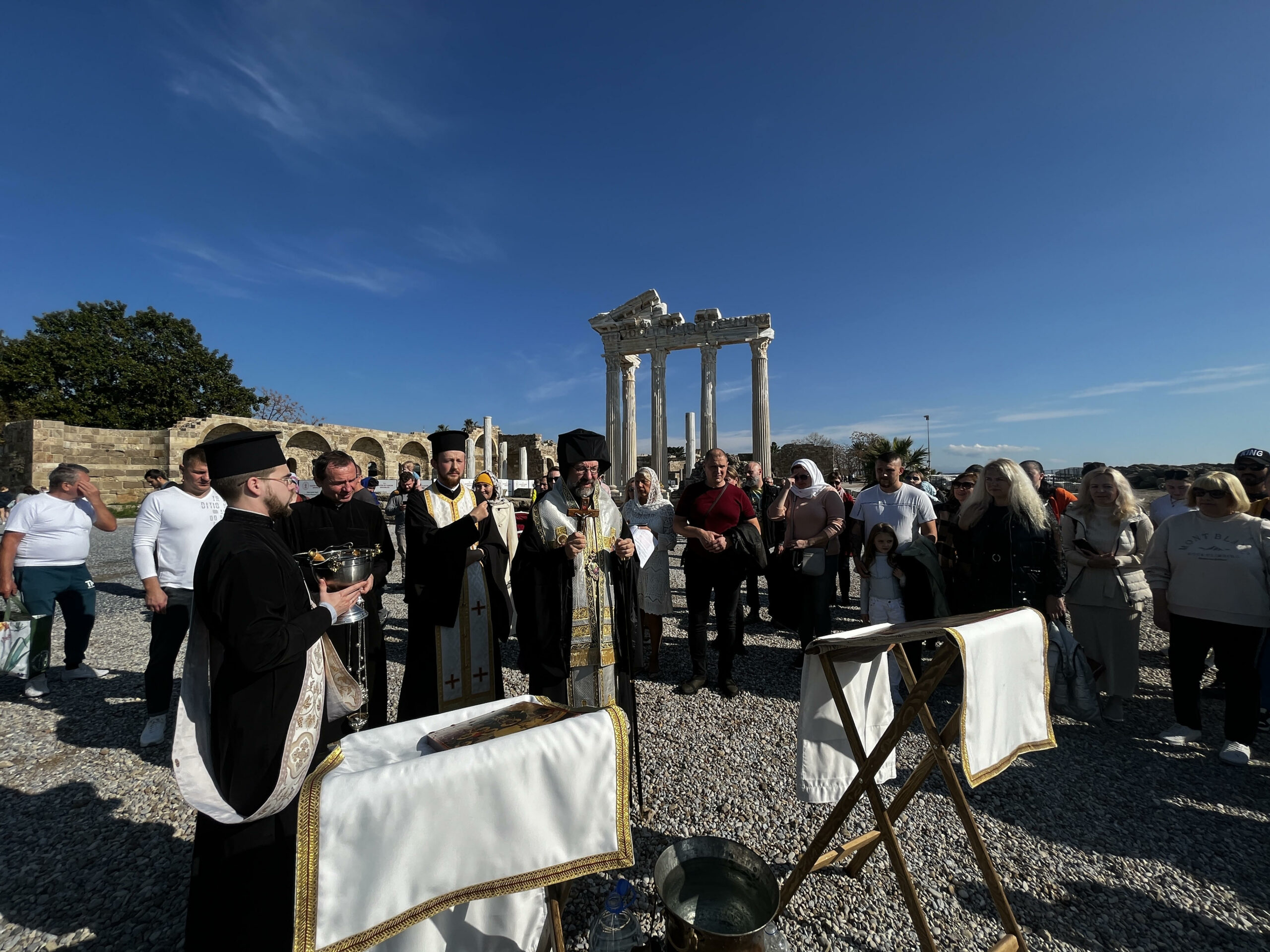 La fête de la théophanie célébrée dans la métropole de pisidie en présence de centaines de fidèles