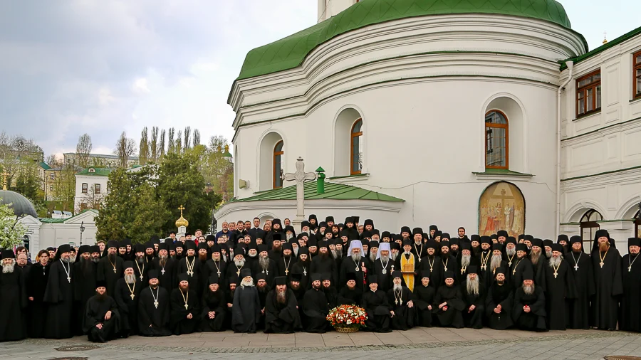 Expulsion de l’Église orthodoxe ukrainienne de la laure des grottes de kiev :  trois options pour les moines