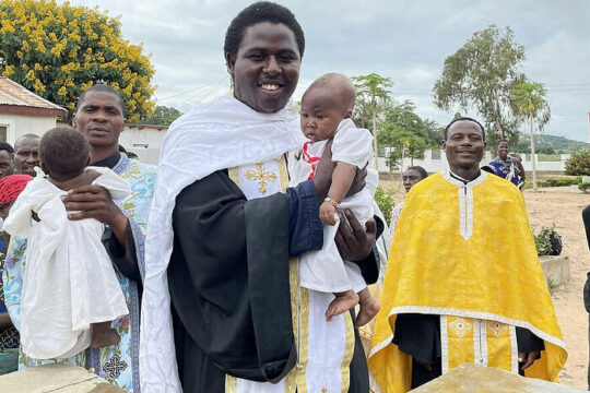 Plusieurs dizaines de personnes ont été baptisées en Tanzanie