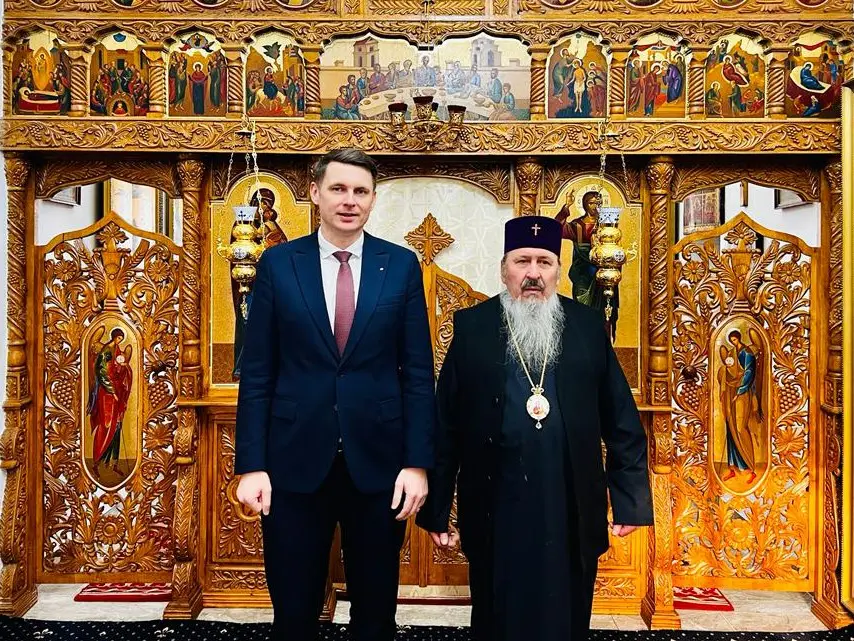 Le chef de la chancellerie du premier ministre roumain rencontre le métropolite pierre de bessarabie