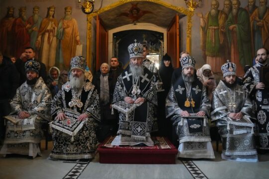 Le gouvernement ukrainien expulse les moines de la Laure des Grottes de Kiev