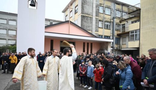 Aidez une paroisse roumaine en Italie à construire sa propre église : leur chapelle est en cours de démolition