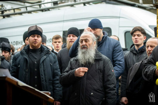 Des processions ont lieu quotidiennement à la Laure de Kiev