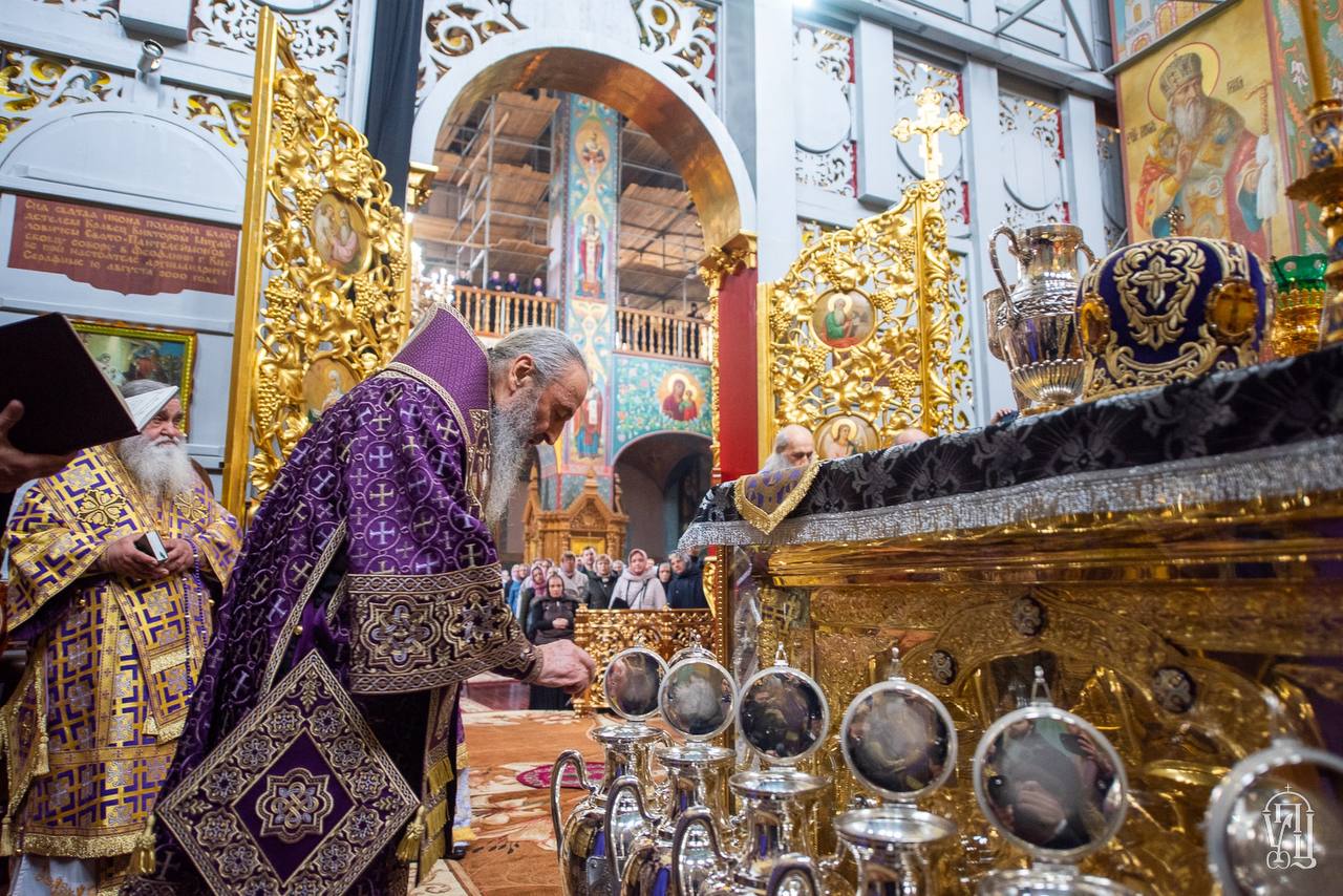 Le métropolite Onuphre a procédé à la consécration du saint chrême le Jeudi saint