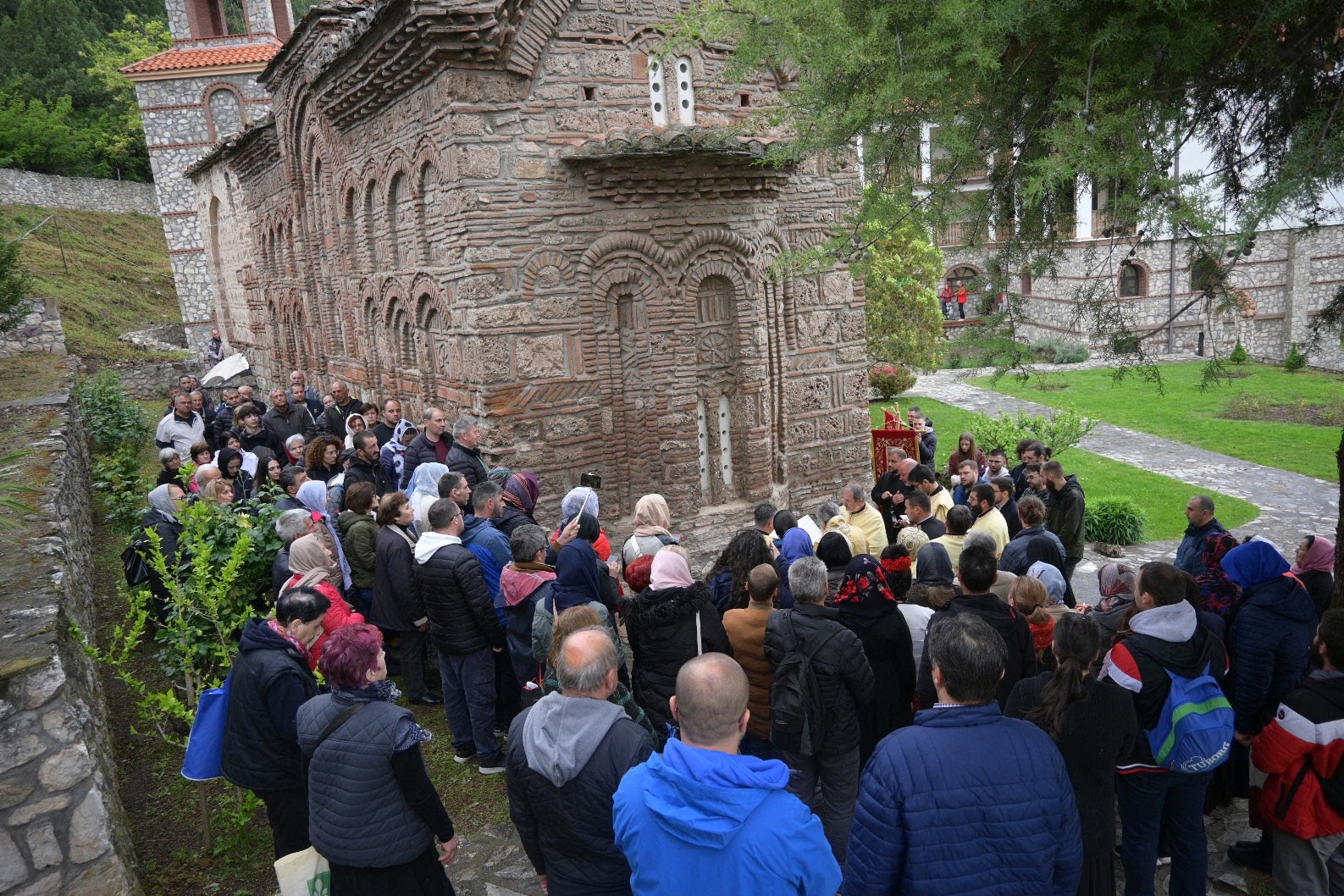 Consécration d’un ancien monastère sur une île en Macédoine du Nord