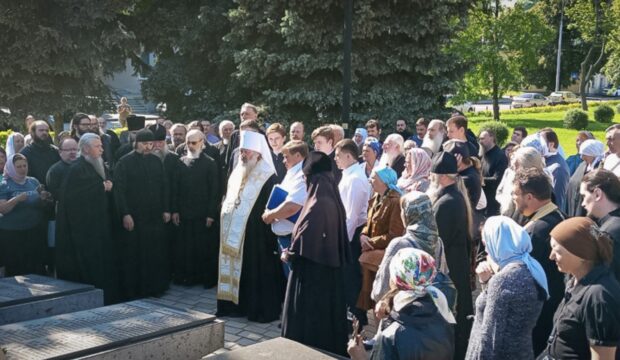 Le supérieur de la Laure des Grottes de Kiev est assigné à la résidence pour un mois supplémentaire