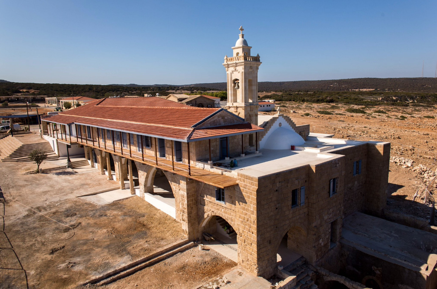Les orthodoxes chypriotes protestent contre le projet de construction d’une salle de prière musulmane dans un monastère du nord du pays, occupé par la Turquie   