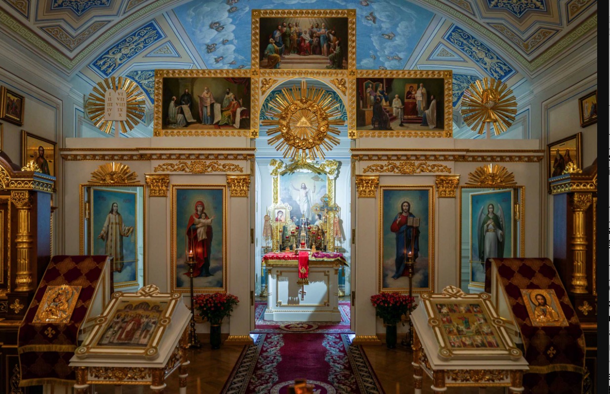 Les noms des saints canonisés par l'Église orthodoxe serbe sont inclus dans les ménées de l'Église orthodoxe russe