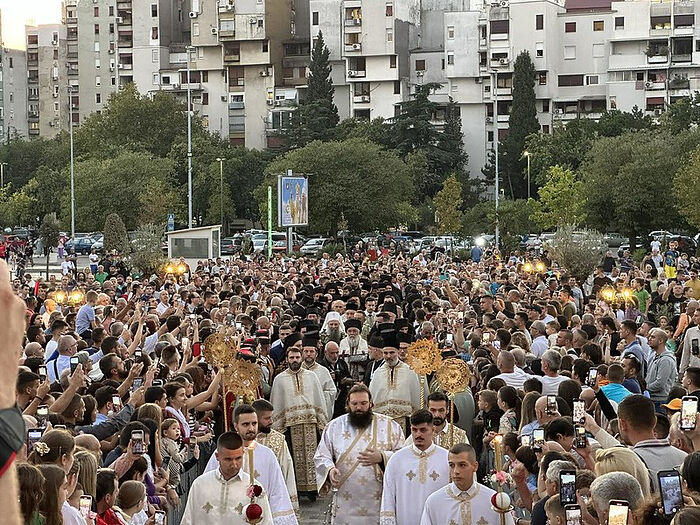 Le patriarche Porphyre de Serbie a reçu un accueil chaleureux à la cathédrale de la Résurrection à Podgorica