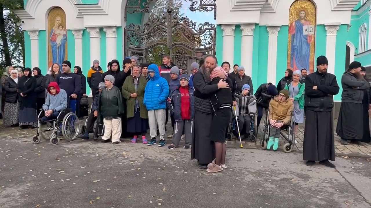 Des hommes armés ont encerclé le monastère de l’ascension à banceni (ukraine)