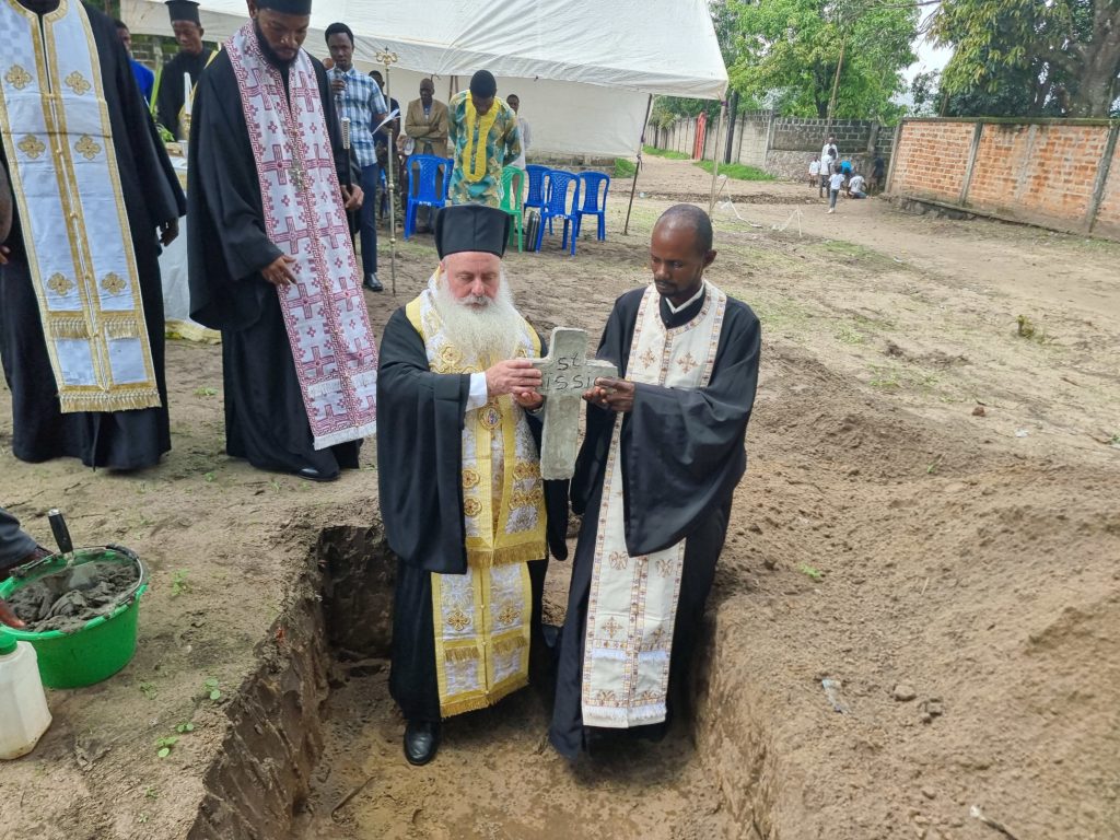 Fondation de l’église Saint-Païssios à Kinshasa