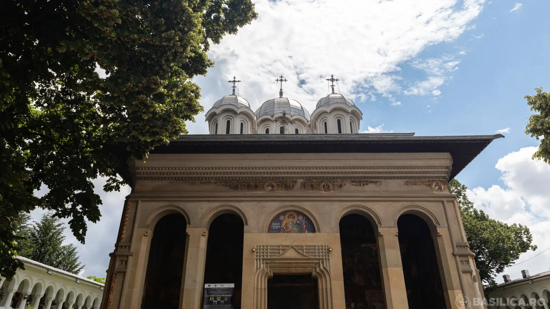 Visites virtuelles des églises rénovées du monastère de Căldărușani