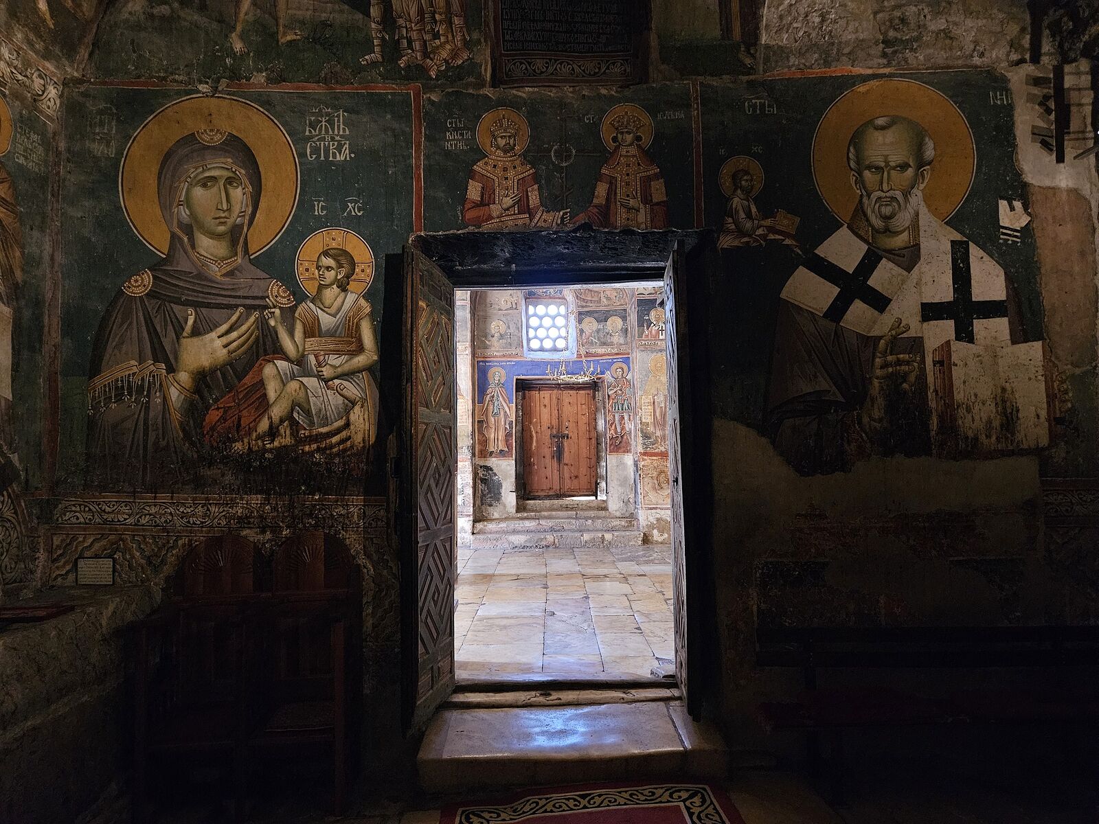 Un groupe de jeunes du Monténégro fait un don de 30 000 dollars aux églises et monastères du Kosovo
