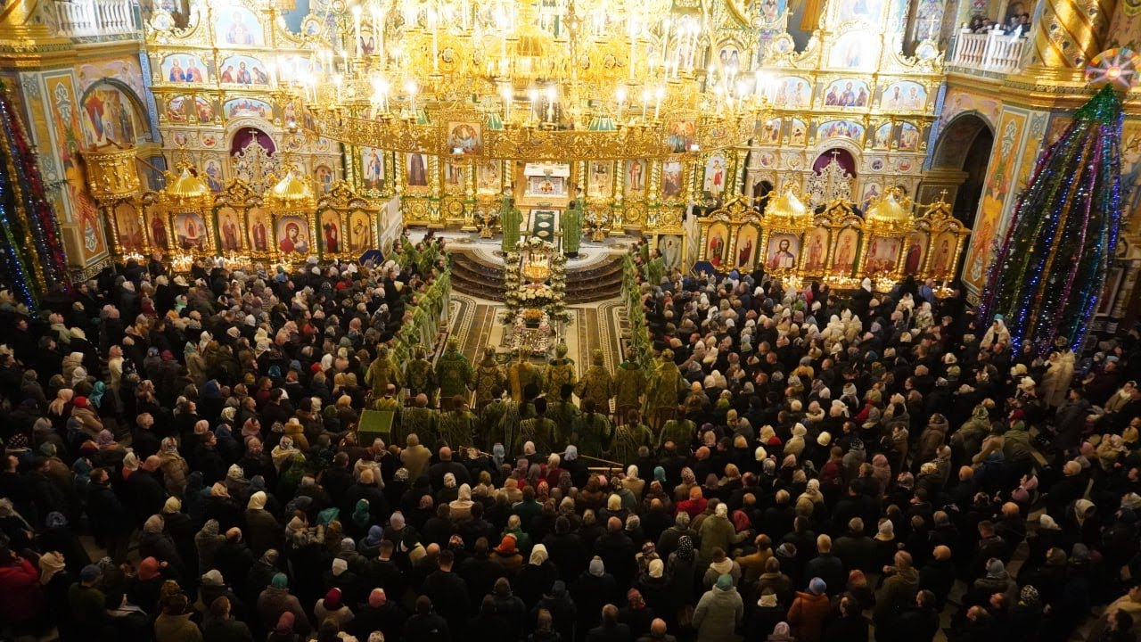 Des milliers de fidèles sont venus à la Laure de Potchaïev pour la fête de saint Amphiloque