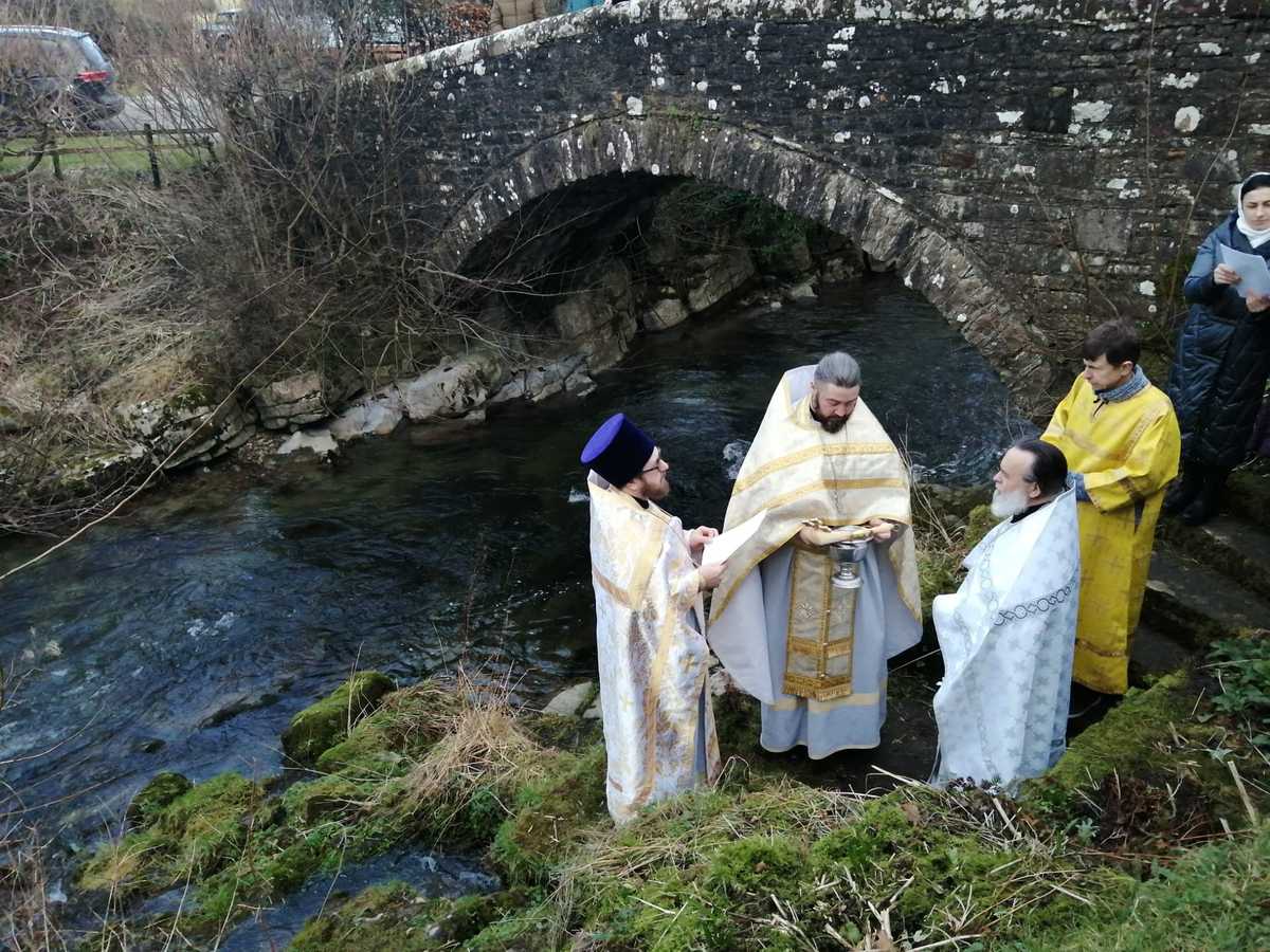 Glasgow : pèlerinage orthodoxe à la source sacrée de l’apôtre de l’Écosse du VIe siècle