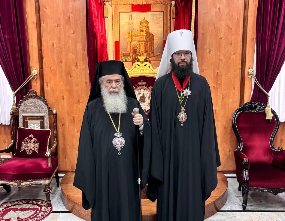 La rencontre métropolite Antoine de Volokolamsk avec le patriarche Théophile de Jérusalem