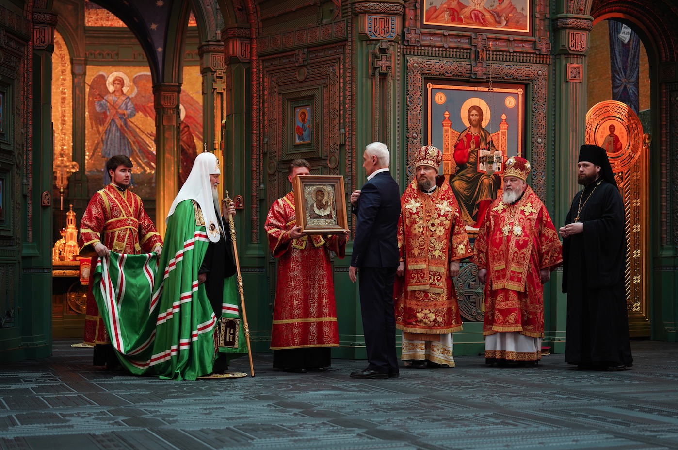 Le patriarche Cyrille a remis au ministre russe de la Défense Andreï Belooussov une icône ancienne