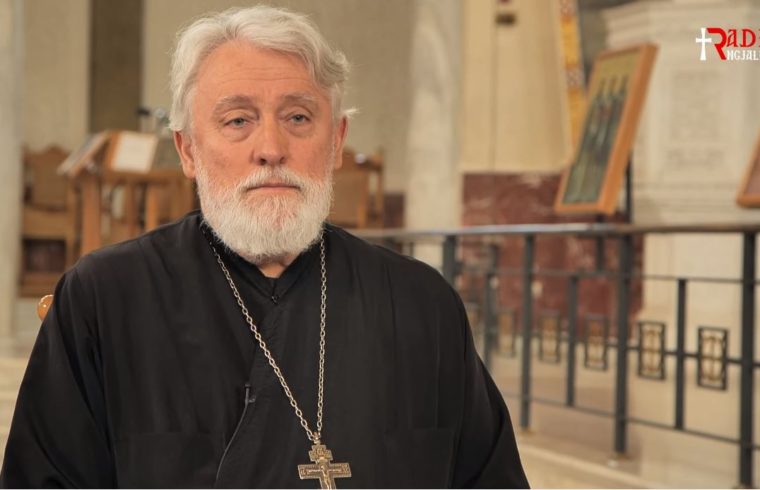 Une interview du père Jivko Panev en Albanie