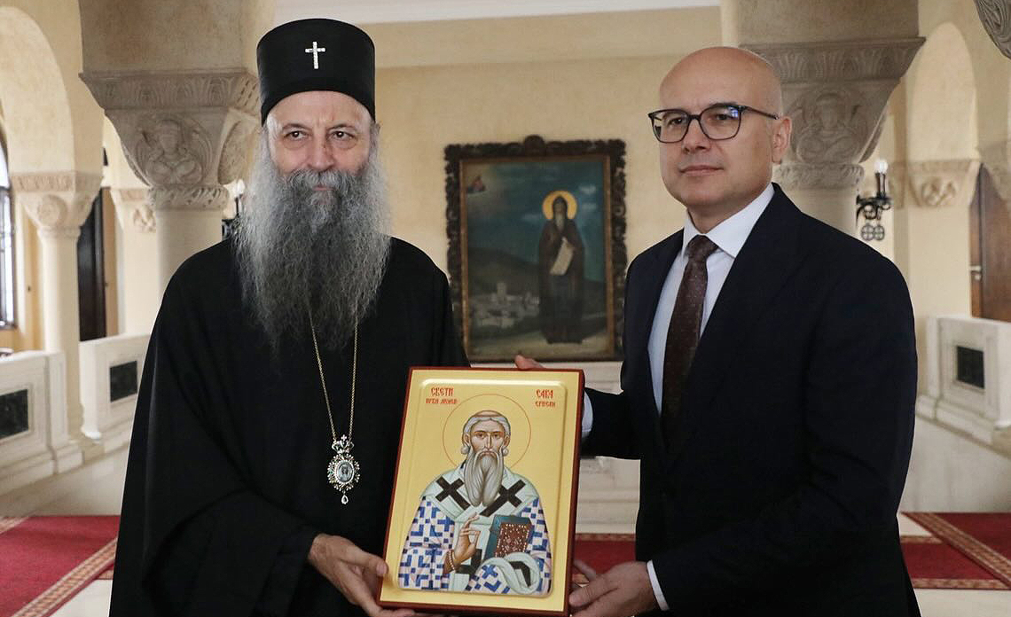 Rencontre entre le patriarche serbe Porphyre et le Premier ministre Vučević : l’unité nationale dans le respect des différences