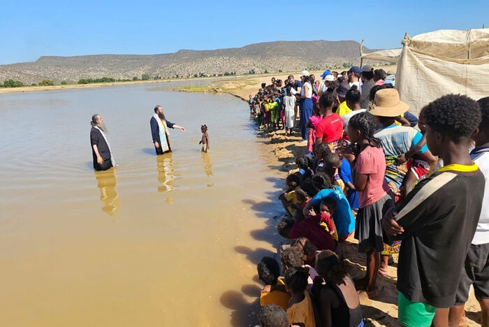 Des dizaines de personnes baptisées à Madagascar