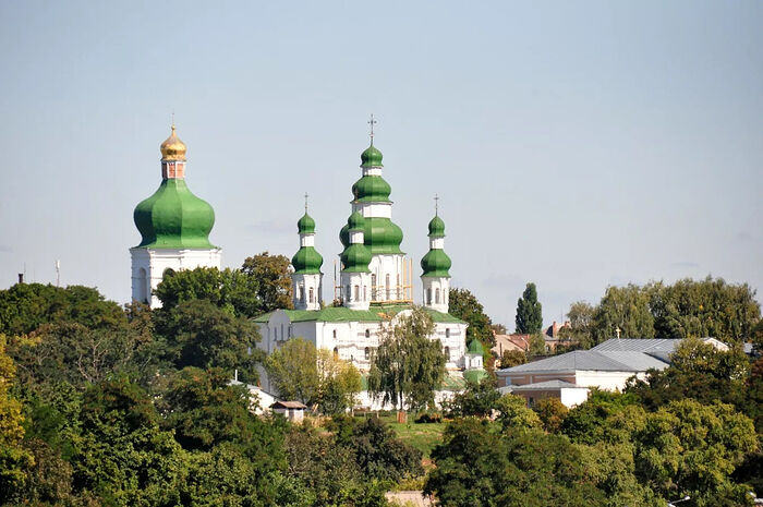 Le tribunal de Kiev ordonne aux représentants de l’Église orthodoxe ukrainienne (EOU) de quitter le monastère de Yéletski à Tchernigov