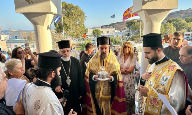 Santorin a accueilli les reliques de saint Éphrem le Nouvel-Apparu