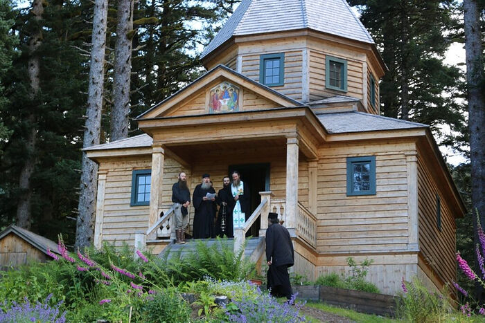 L’évêque Maxime de Los Angeles a visité les monastères d’Alaska de l’Église orthodoxe serbe