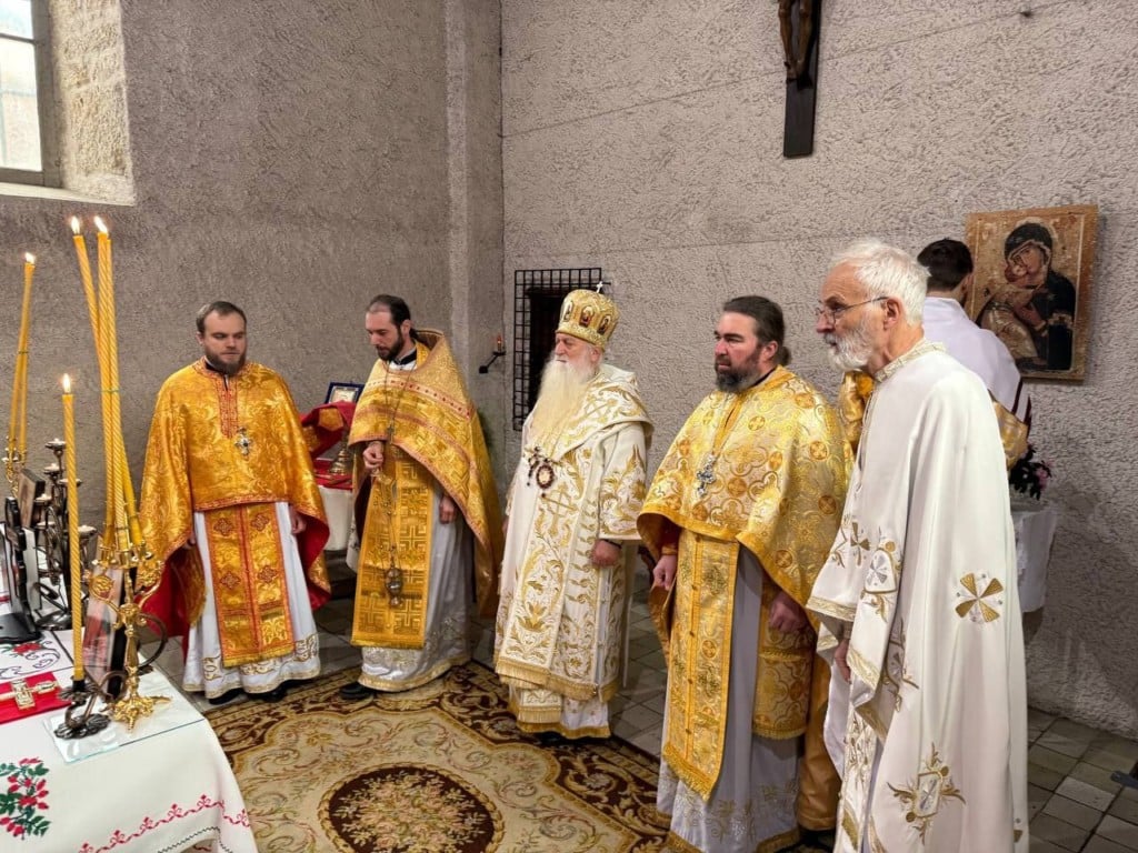 L’évêque Benjamin a célébré la liturgie à la paroisse Saint-Nicolas de l’Église orthodoxe ukrainienne à Besançon